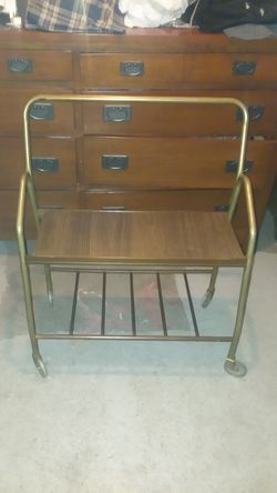 Vintage roll cart on wheels great condition only 15$
