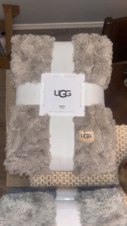 Four Colors BRAND NEW UGG Blankets