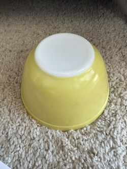 Pyrex 401 Mixing Bowl 1 1/2 Pint Yellow Pyrex Bowl