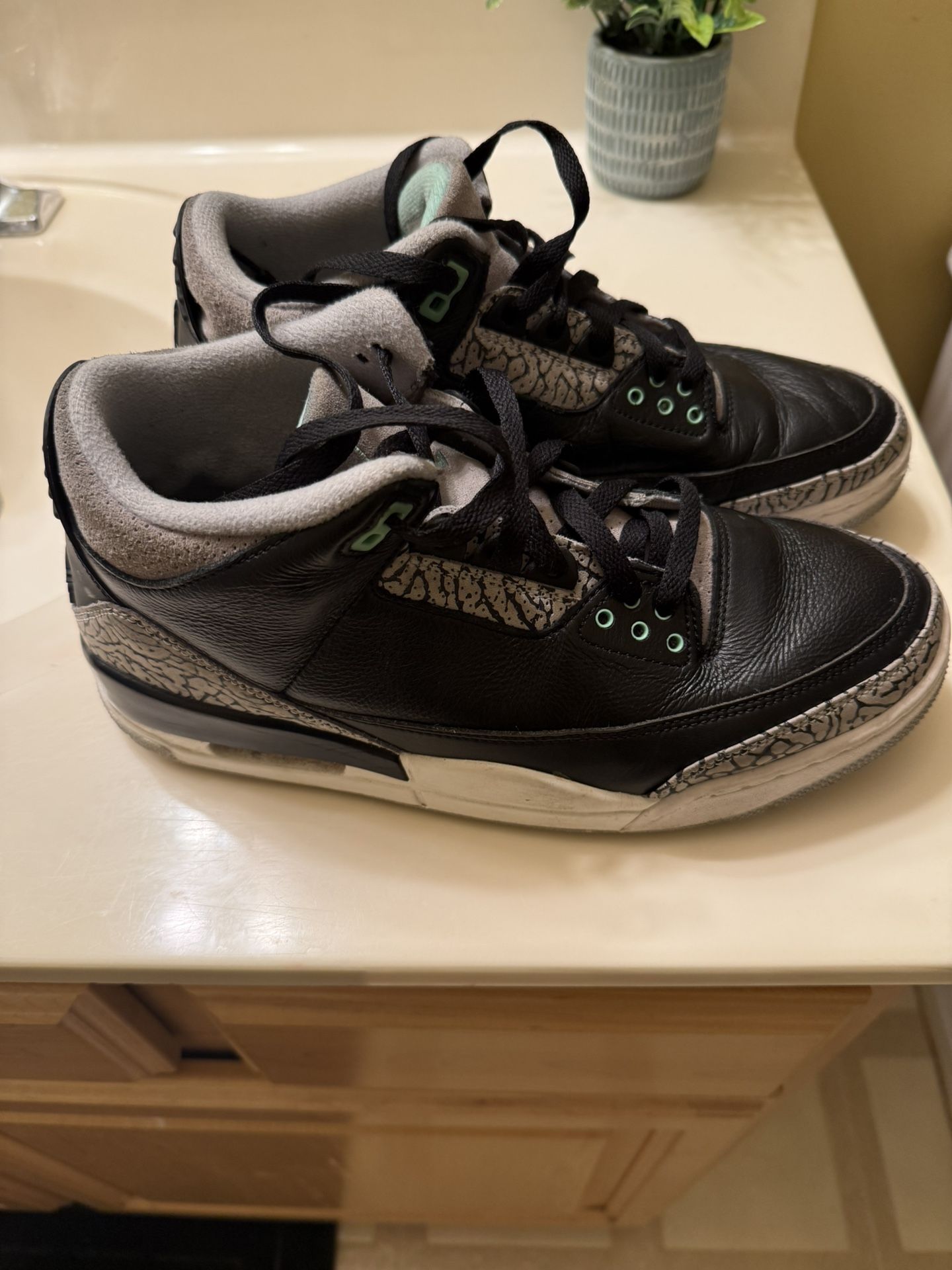 Men’s Jordans Size US 9