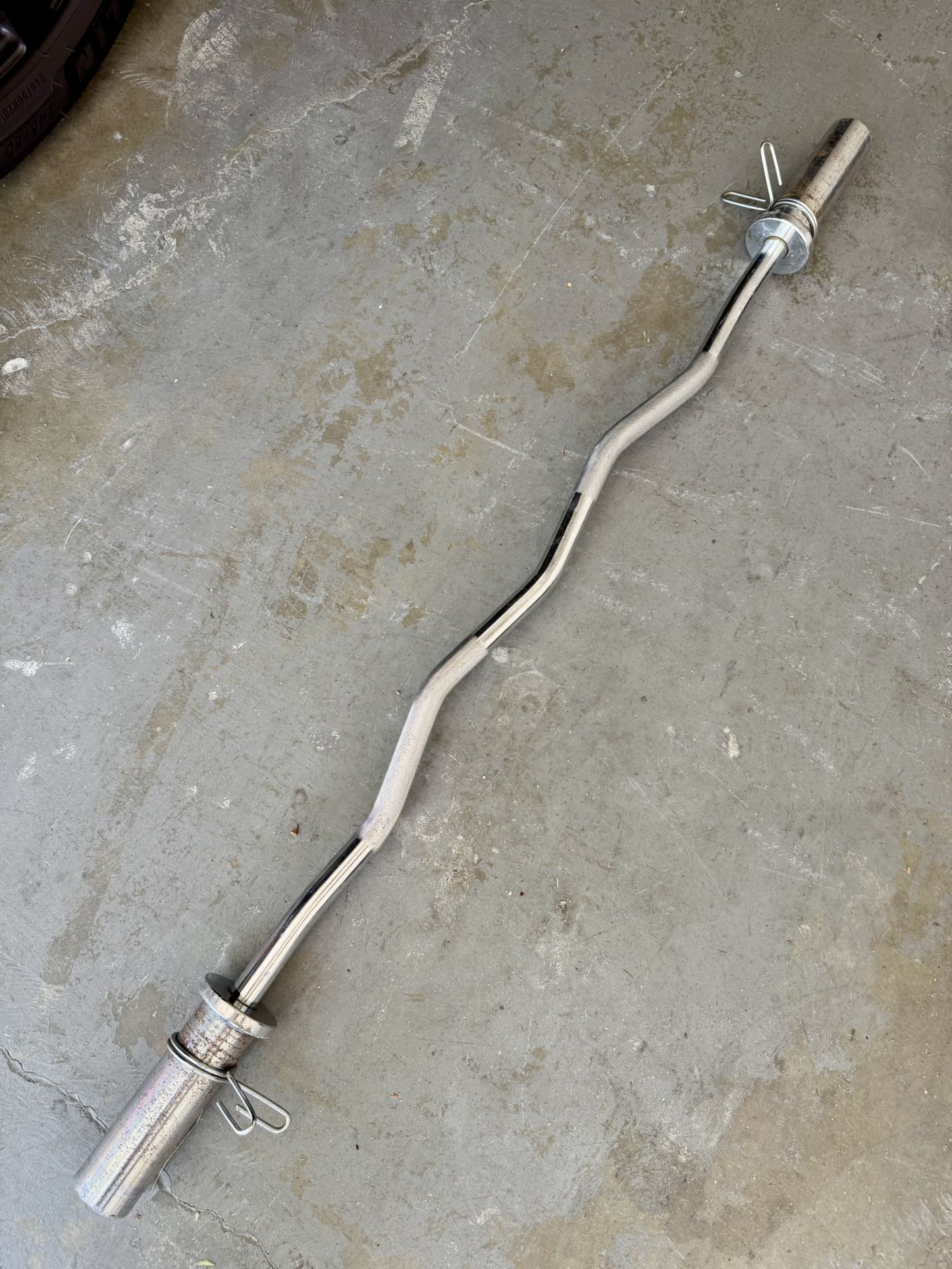 Olympic Curl Barbell With Clips