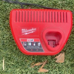 Milwaukee Battery Charges