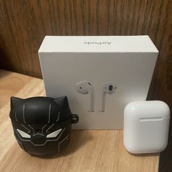 1 Generation AirPods With Charging Case