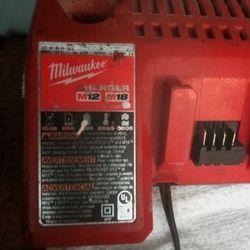 MILWAUKEE 48-59-1812 M12/M18 BATTERY CHARGER 