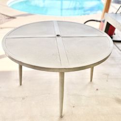 Outdoor table 46”