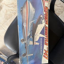 Revell H-177 1/144 scale Space Shuttle "Enterprise" and Boeing 747 plastic model kit released around 1977.