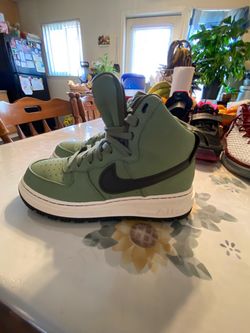 Shoes size 9.5
