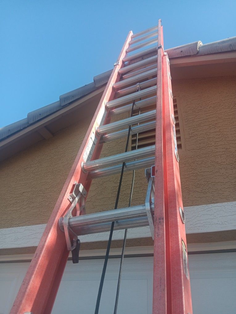 24ft  Exstention Out To 48ft Werner Fiberglass/ Aluiminum Ladder