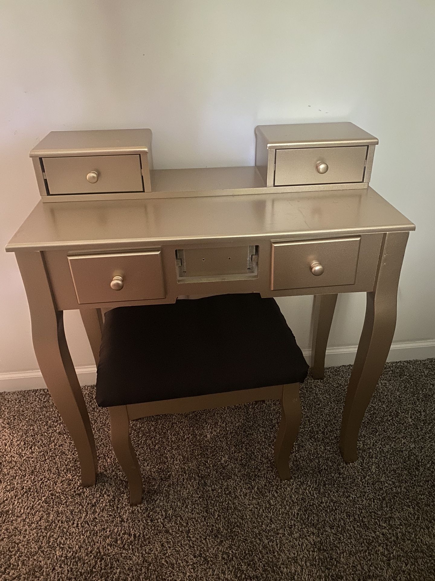 Gold Desk