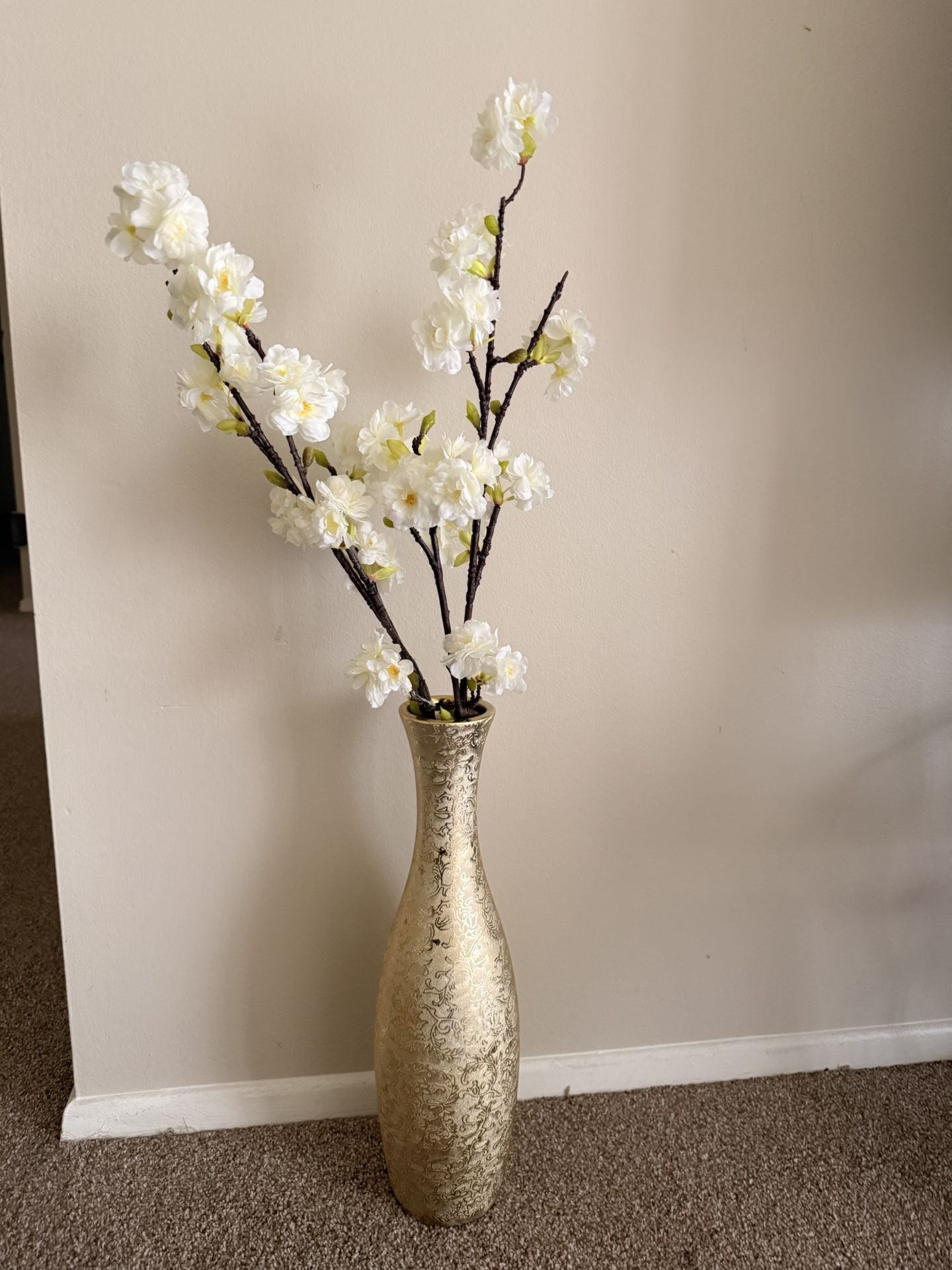 Moving Sale!!- Pretty Vase And Flowers