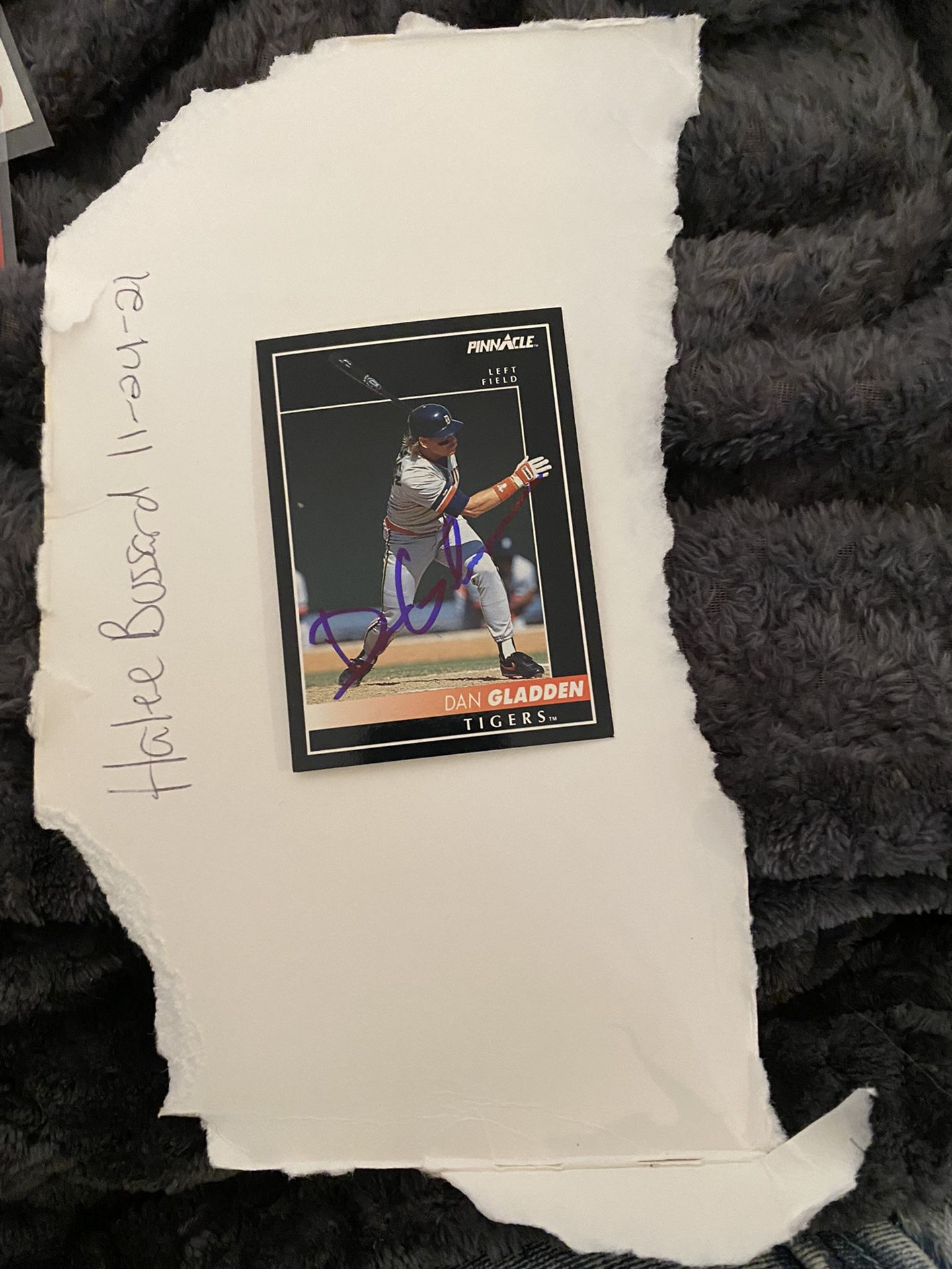Autographed Dan Gladden 318 Baseball Card