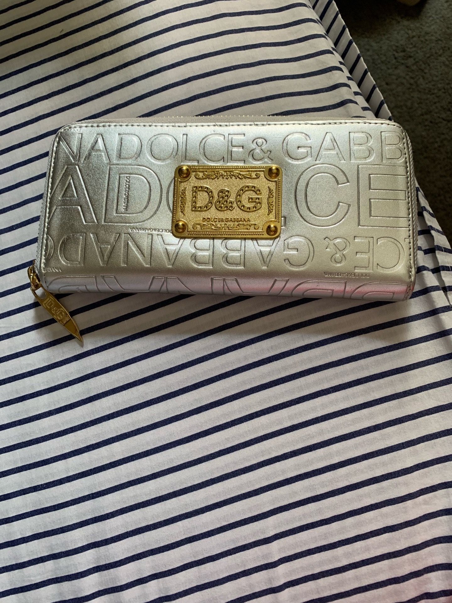 Women’s silver long zip around wallet