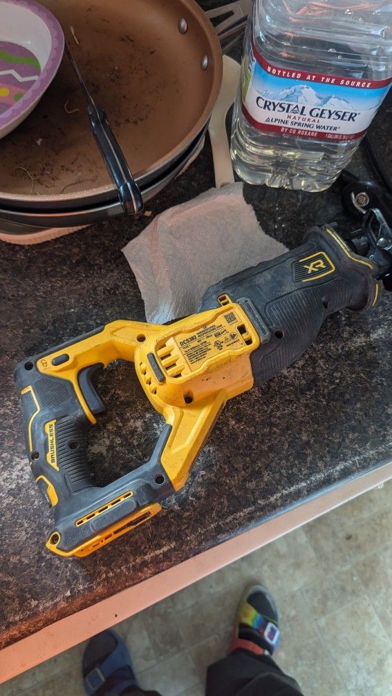 DeWalt $229 SawzAll. LOW use. Battery extra$
