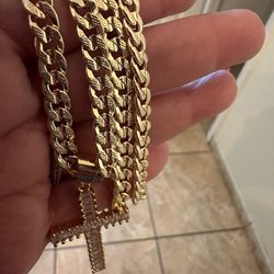 Cuban Chain In Gold Plated With Cristal Cross Pendant