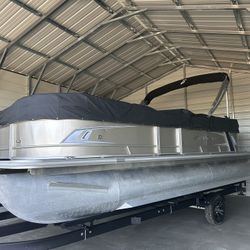 2019 StarCraft Pontoon Boat With 60 HP Yamaha 4 Stroke 