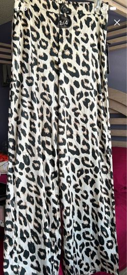 NEW Medium Satin Animal Print Wide Leg Pant SALE $11 🍀