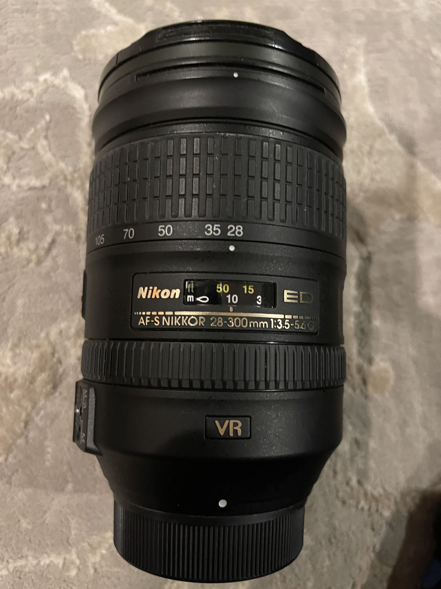 Nikon FX 28-300 mm Zoom Lens