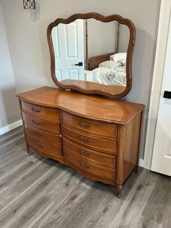 Free Dresser with mirror