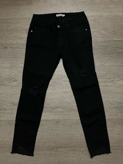 Junior Women’s Black Skinny Jeans