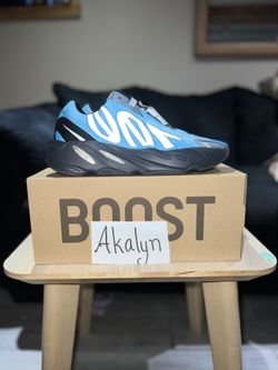 YZY 700 MNVN BLUE Size 10.5