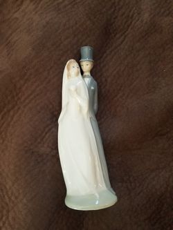 Lladro Bride and Groom Figurine