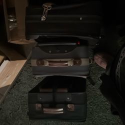 6 Suitcases 3 smaller 3 Bigger