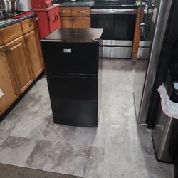 Mini Fridge Hanal On Wheels Open Box Never Used