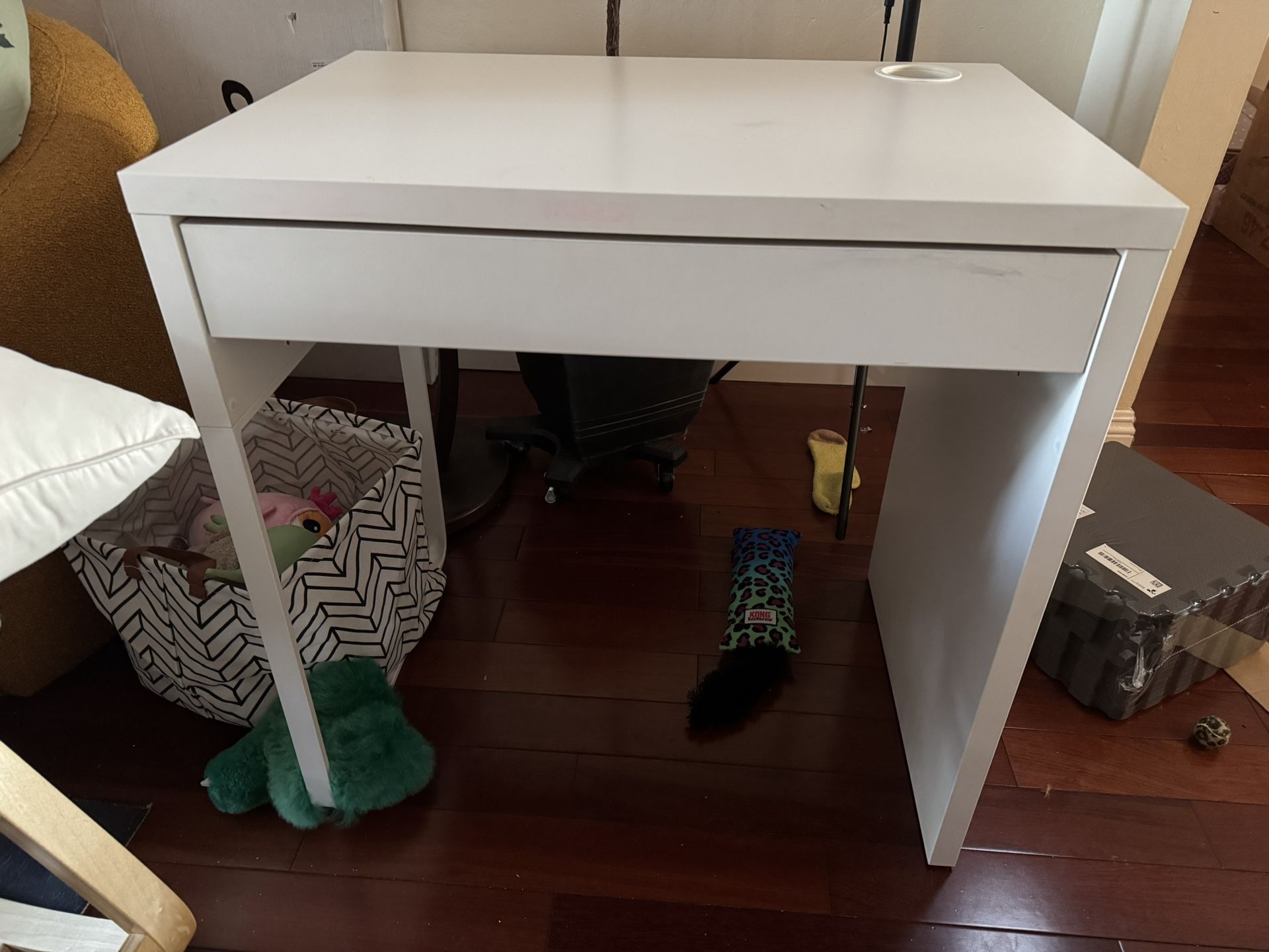 IKEA Micke Desk