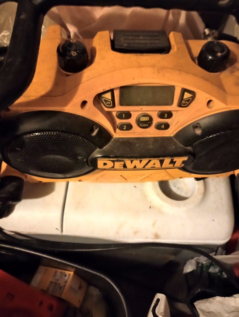 DeWalt Workshop Radio DC 012 With Two Batteries