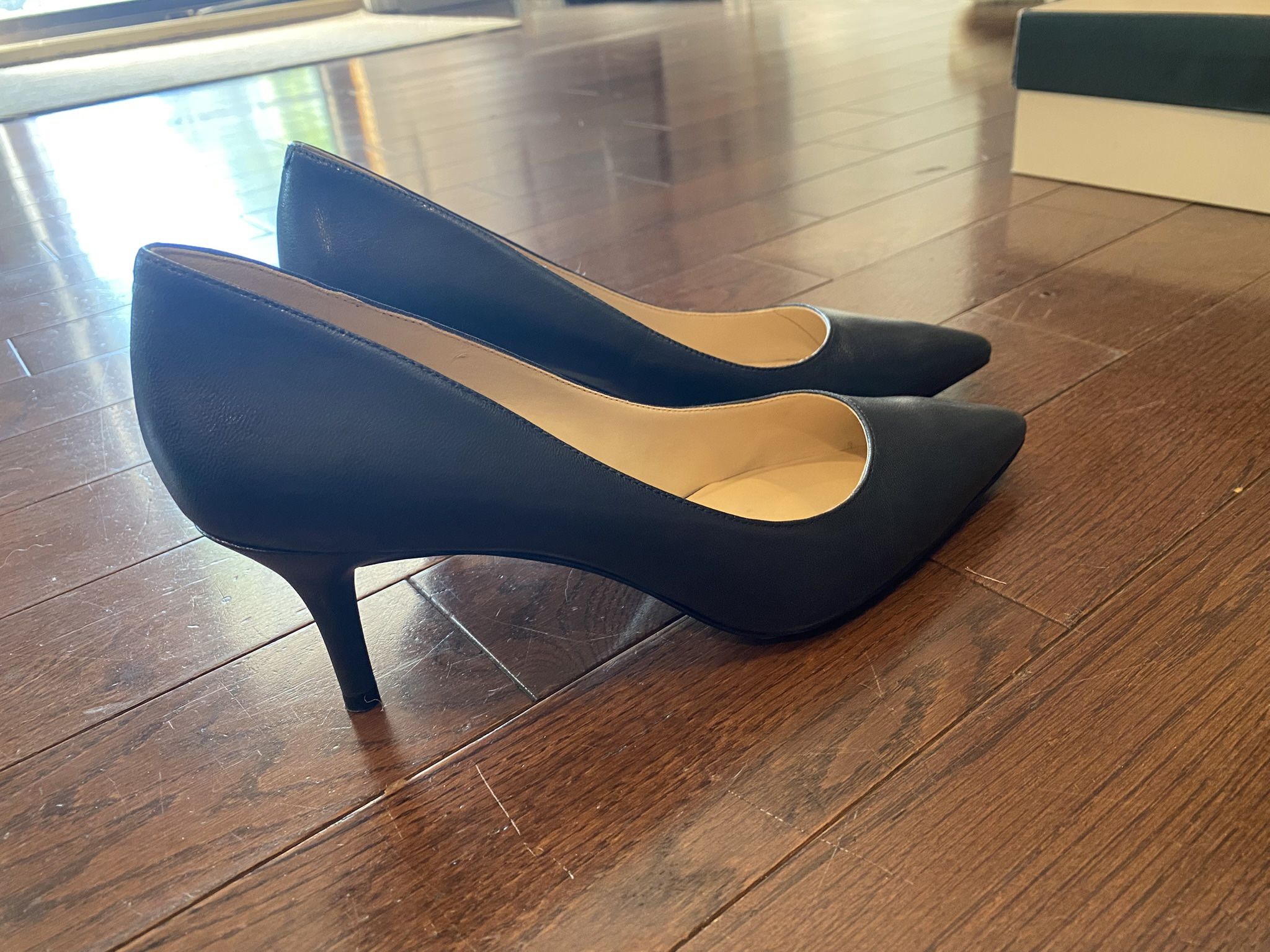 NIB Women’s Size 9 Navy Blue Heels $25