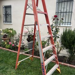 Escalera de ocho pies de fibra de vidrio buena marca muy barata