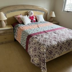 Queen Complete Bedroom Set No Scratches