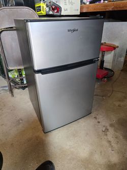 Whirlpool  mini fridge WH31S1E
