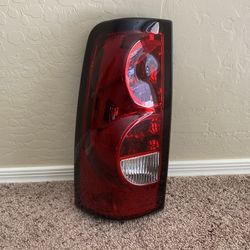 2004-2006 Chevy Silverado 1(contact info removed) 3500 Left Taillight