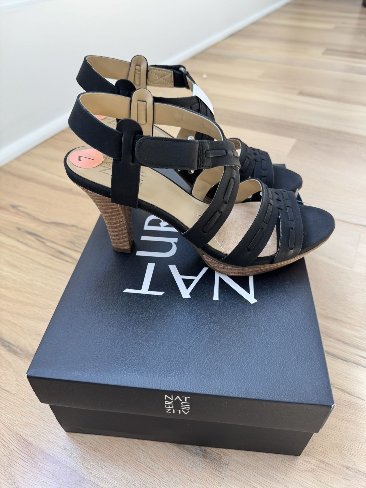 New Naturalizer Cute heels  Size 7