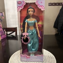 2012 Disney Store Exclusive Jasmin Singing 17” Doll