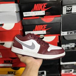 Jordan 1 Low White Bordeaux size 9.5 USED But Clean