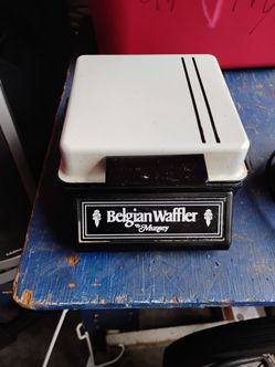Waffle machine and toaster