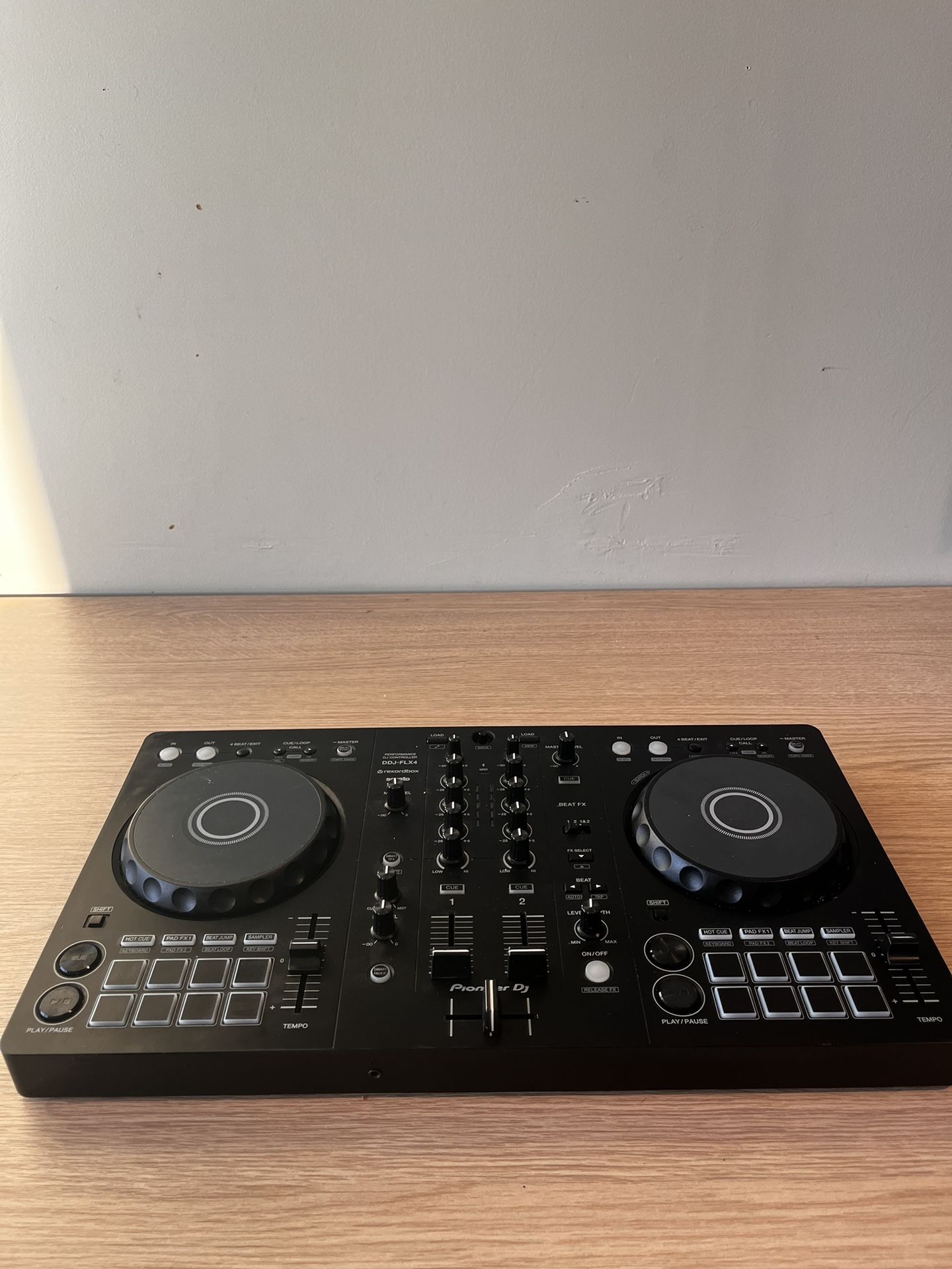 Pioneer DJ DDJ-FLX 4 2-deck DJ Controller