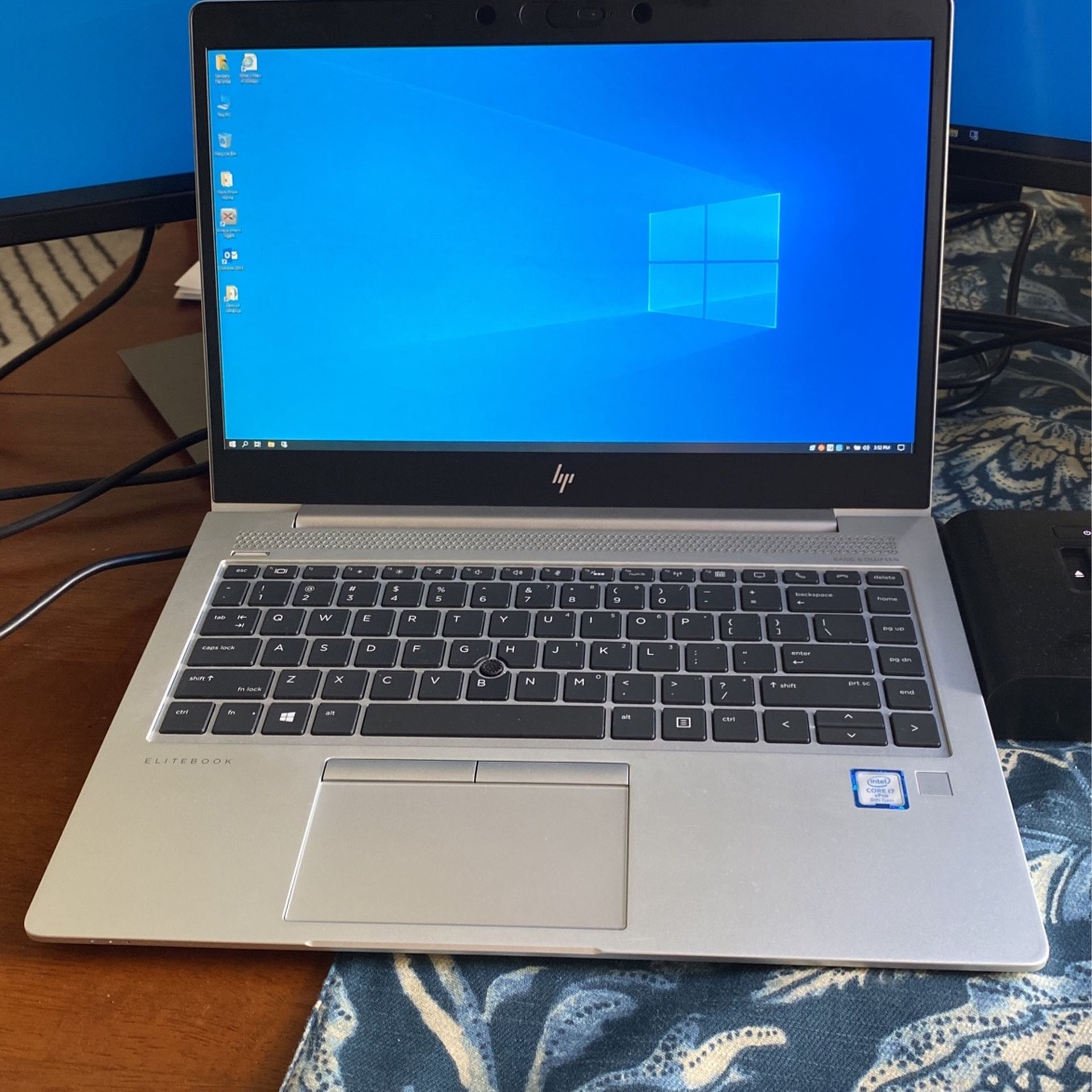 HP Elite book Core i7 vapor 8th Gen with Docking Station and Dual monitors (willing to sell seperatley)