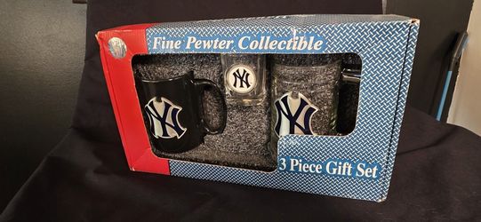Collectible New York Yankee 3 Pc Gift Set