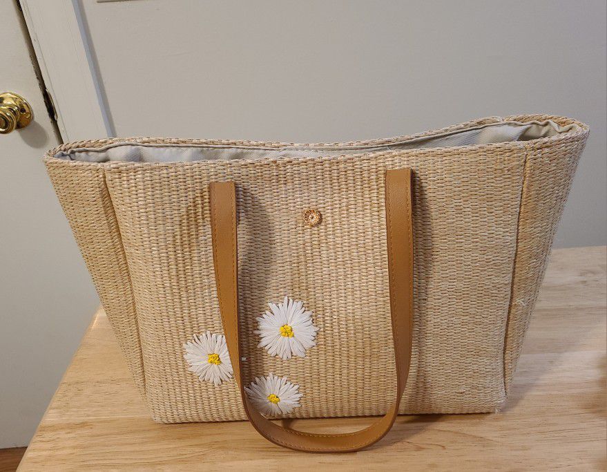 Lauren Conrad Daisy Tote Bag for Sale in North Attleborough, MA - OfferUp