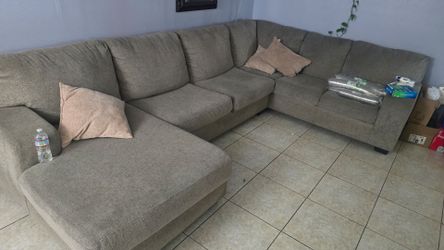 Large Gray Fabric Sectional Sofa with Chaise