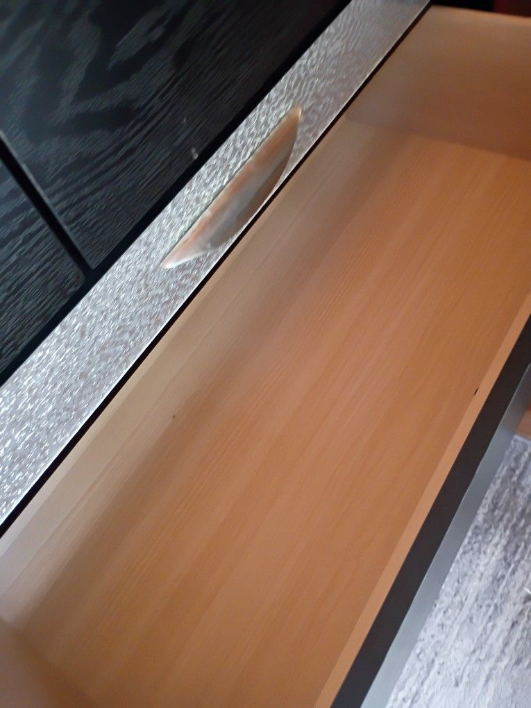 9 Drawer Dresser Like New Has Two Rows That Are Jewelry Boxes