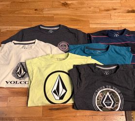 VOLCOM BOYS SHIRTS-EUC SIZE SMALL