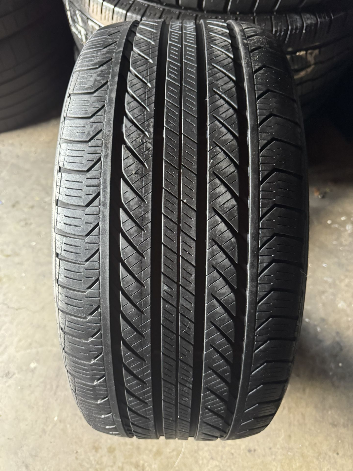 245 40 18 Continental Pro Contact Tire