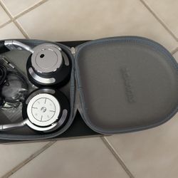 Schultz Q-Tech Wireless & Noise Canceling Headphones