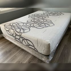 Queen Size Sky Comfort Bamboo Cooling Gel Memory Foam Mattress and Boxspring