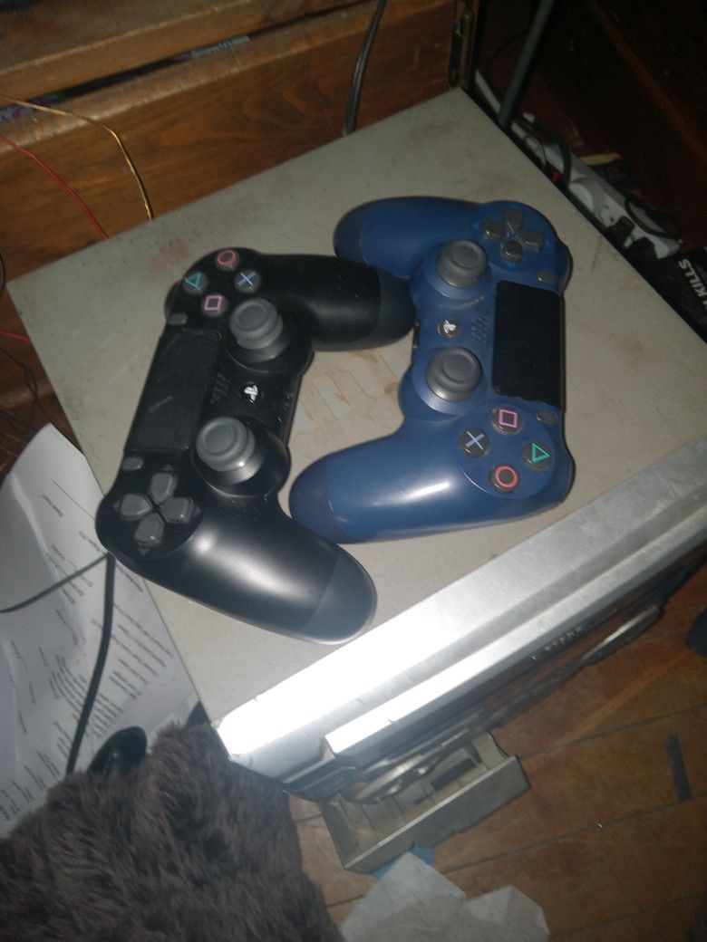 Ps4 Controlers 2 Contollers Basically brand New 55 Bucks For Both Controlers