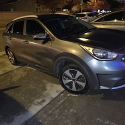 2017 Kia Niro LX